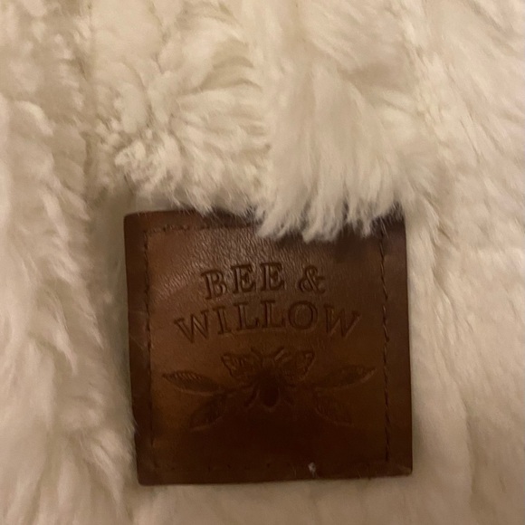 Bee & willow blanket. - Picture 3 of 5